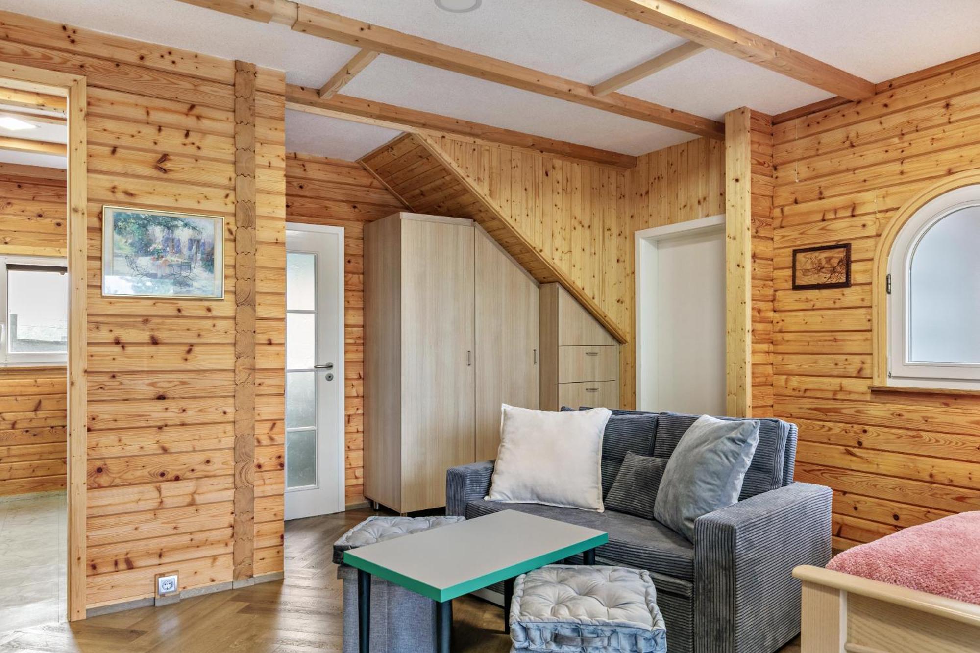 Holzhaus Am Waldrand *