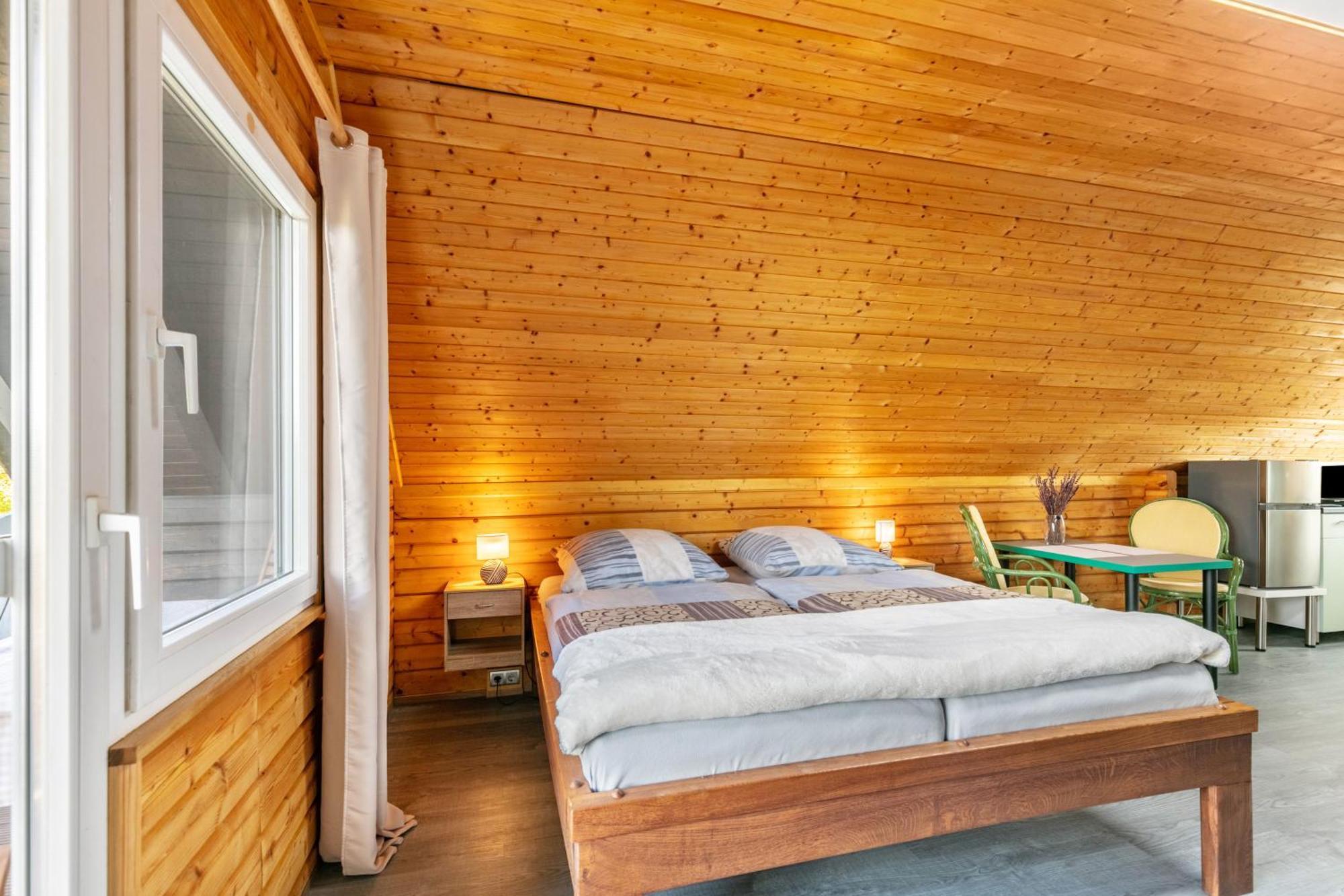 Holiday home Holzhaus Am Waldrand Niederfinow